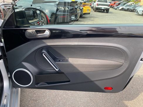 Used 2014 Volkswagen Beetle R-Line image 20