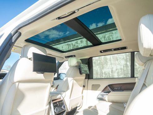 Certified 2024 Land Rover Range Rover Long Wheelbase SE image 34