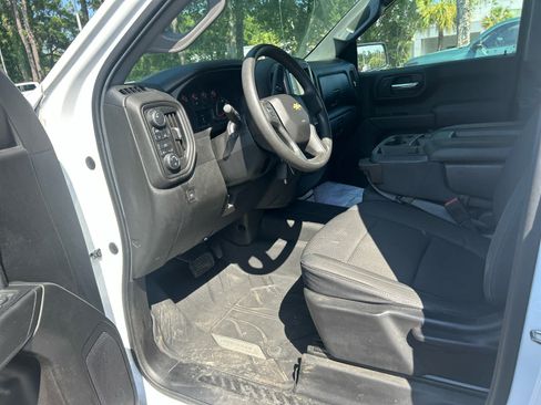 Used 2019 Chevrolet Silverado 1500 Custom w/ Custom Value Package AWD/4WD image 7