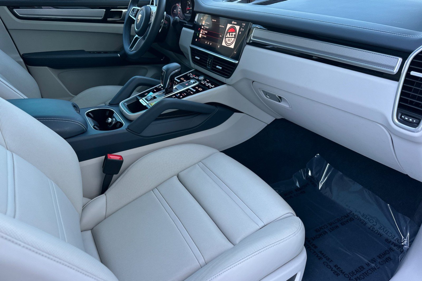 Certified 2023 Porsche Cayenne AWD/4WD image 16