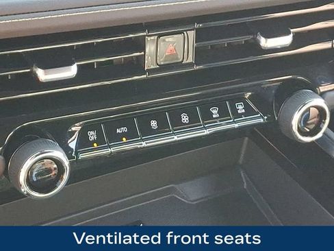 Used 2025 Chevrolet Suburban Premier AWD/4WD image 14