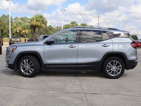 Used 2024 GMC Terrain SLT image 24
