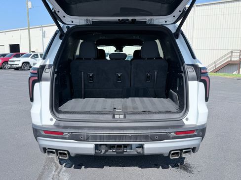 Used 2025 Chevrolet Traverse LT FWD image 9
