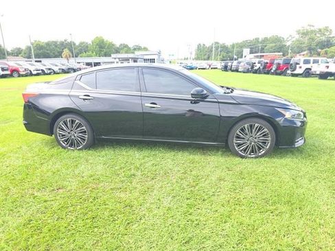 Used 2023 Nissan Altima 2.5 SL FWD image 10