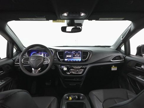 New 2026 Chrysler Pacifica Select image 7