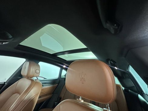 Used 2021 Maserati Levante image 25