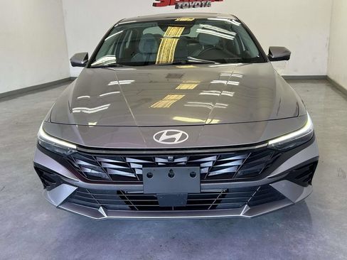 Used 2024 Hyundai Elantra Limited FWD image 8