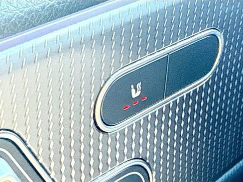 Used 2021 Mercedes-Benz GLB 250 4MATIC image 20