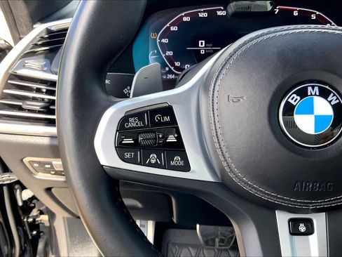 Used 2022 BMW X7 M50i AWD/4WD image 21