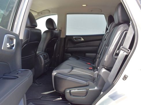 Used 2019 Nissan Pathfinder SL image 27