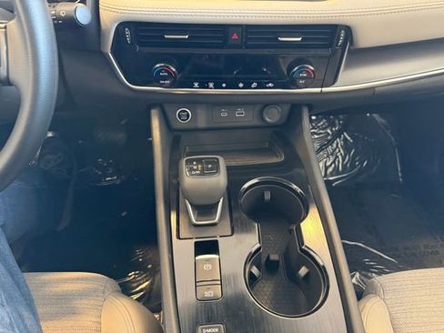 Used 2023 Nissan Rogue SV image 15