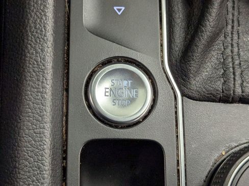 Used 2019 Volkswagen Atlas SEL image 30