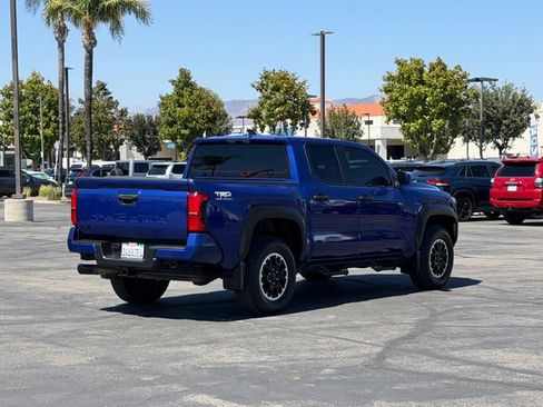 Used 2025 Toyota Tacoma TRD Off-Road AWD/4WD image 5