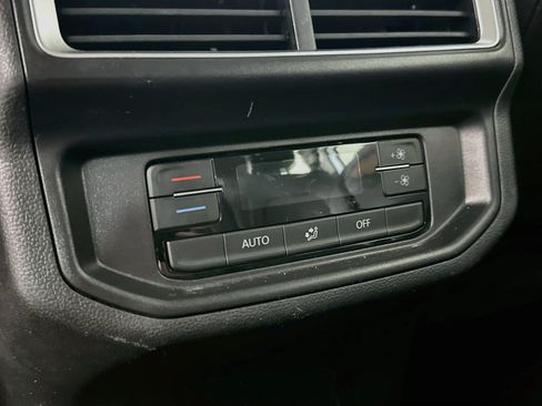 Used 2025 Volkswagen Atlas SE FWD image 26