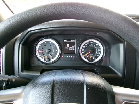 Used 2024 RAM 1500 Classic SLT AWD/4WD image 8