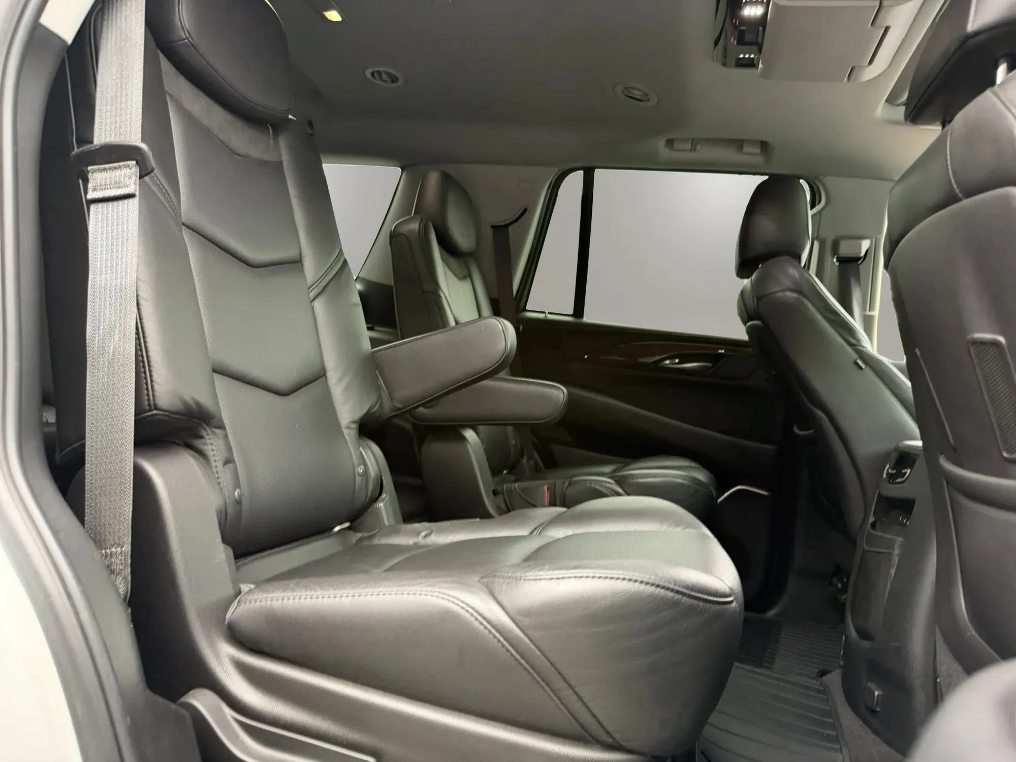 Used 2018 Cadillac Escalade Luxury AWD/4WD image 21