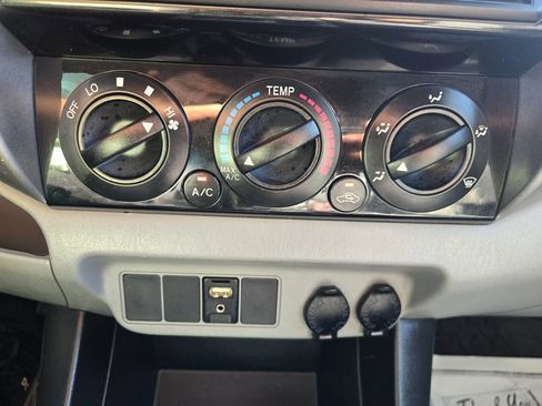 Used 2012 Toyota Tacoma PreRunner image 25