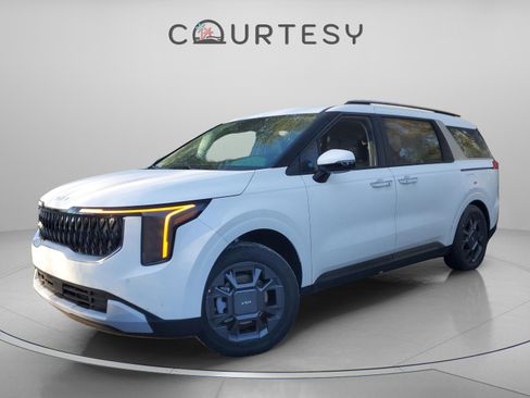 New 2026 Kia Carnival EX FWD image 1