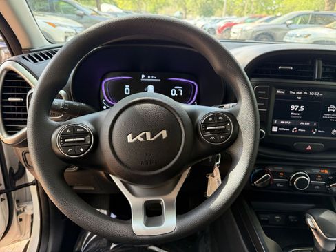 Used 2025 Kia Soul LX w/ LX Technology Package image 24