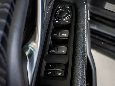 Used 2024 GMC Yukon XL Denali AWD/4WD image 40