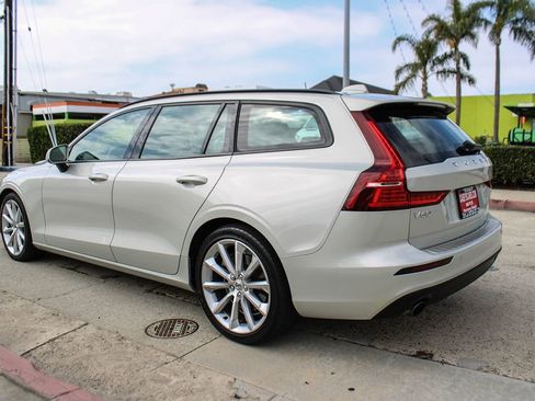 Used 2020 Volvo V60 T5 Momentum w/ Protection Package Premier image 3