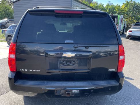 Used 2010 Chevrolet Suburban LT image 14