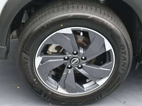 Used 2025 Nissan Rogue SV FWD image 7