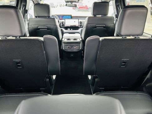 New 2025 Ford Expedition Platinum w/ Stealth Performance Package image 40