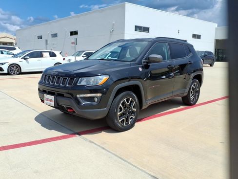Used 2020 Jeep Compass Trailhawk AWD/4WD image 2