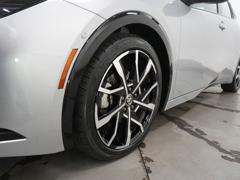 Used 2025 Toyota Prius Plug-In Hybrid image 27