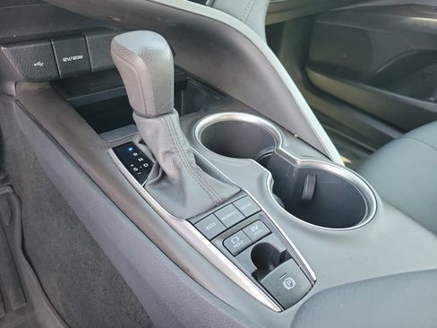 Used 2022 Toyota Camry LE image 11