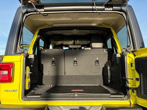 Used 2023 Jeep Wrangler Unlimited Sahara w/ Cold Weather Group image 24