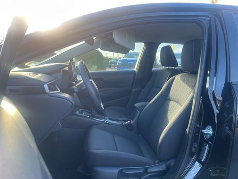 Used 2025 Toyota Corolla LE image 8