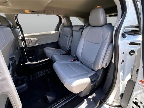 Used 2024 Toyota Sienna XLE FWD image 20