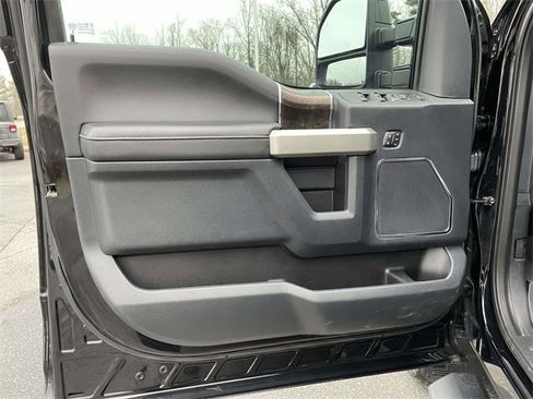 Used 2022 Ford F250 Lariat image 18