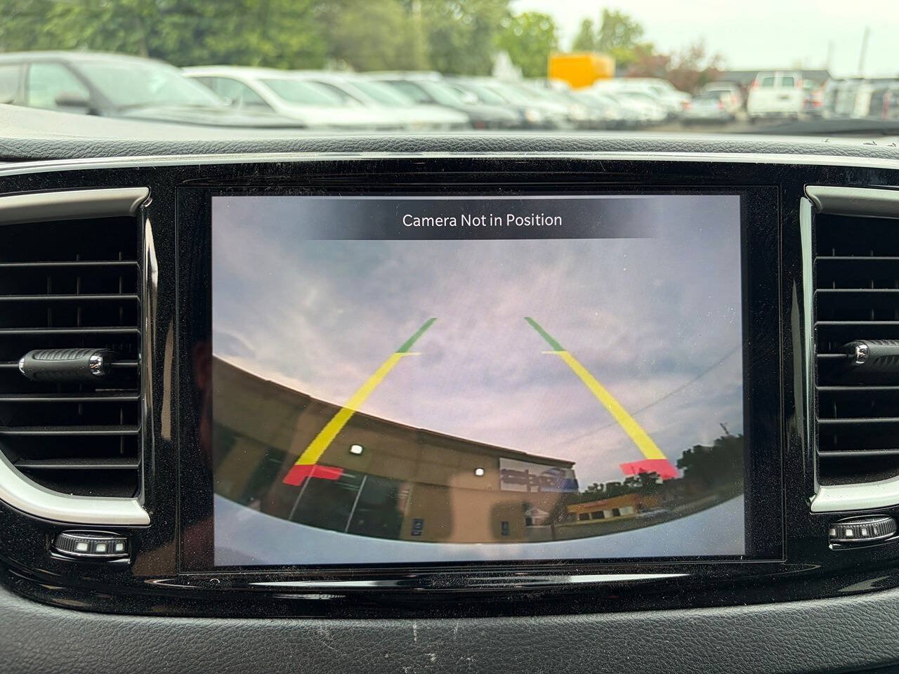 Used 2026 Chrysler Pacifica Select FWD image 13