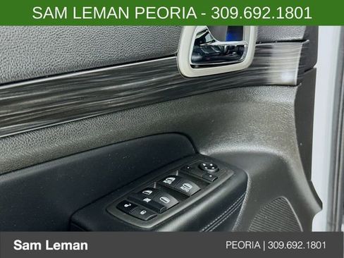 Used 2022 Jeep Grand Cherokee Laredo X image 18