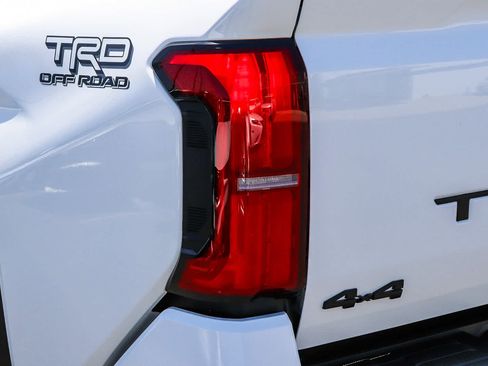 Used 2026 Toyota Tacoma TRD Off-Road AWD/4WD image 11