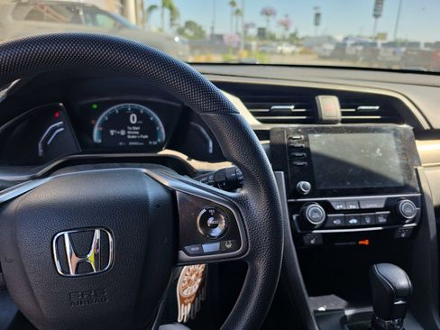 Used 2019 Honda Civic EX image 6