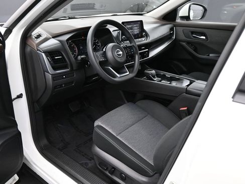 Used 2023 Nissan Rogue SV FWD image 2
