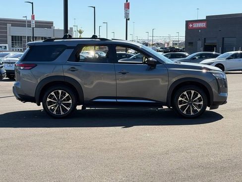 New 2026 Nissan Pathfinder Platinum FWD image 7