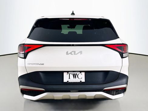 Used 2023 Kia Sportage LX FWD image 6