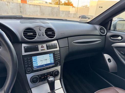 Used 2009 Mercedes-Benz CLK 350 Coupe image 18
