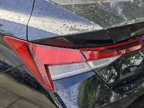 Used 2023 Hyundai Elantra SEL image 9