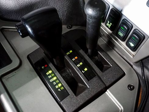 Used 2006 HUMMER H1 4-Door Wagon AWD/4WD image 26