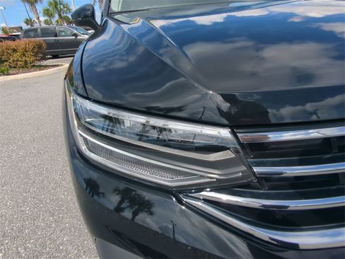 Used 2024 Volkswagen Tiguan SE image 11