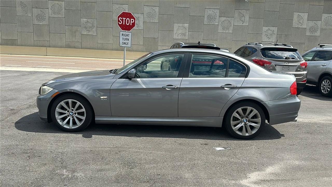 Used 2011 BMW 328i xDrive Sedan AWD/4WD image 13