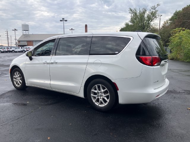 Used 2022 Chrysler Voyager LX FWD image 3