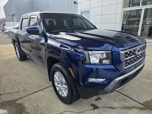 Used 2022 Nissan Frontier SV image 1