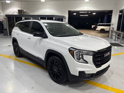 Used 2024 GMC Terrain SLE w/ Driver Convenience Package AWD/4WD image 4
